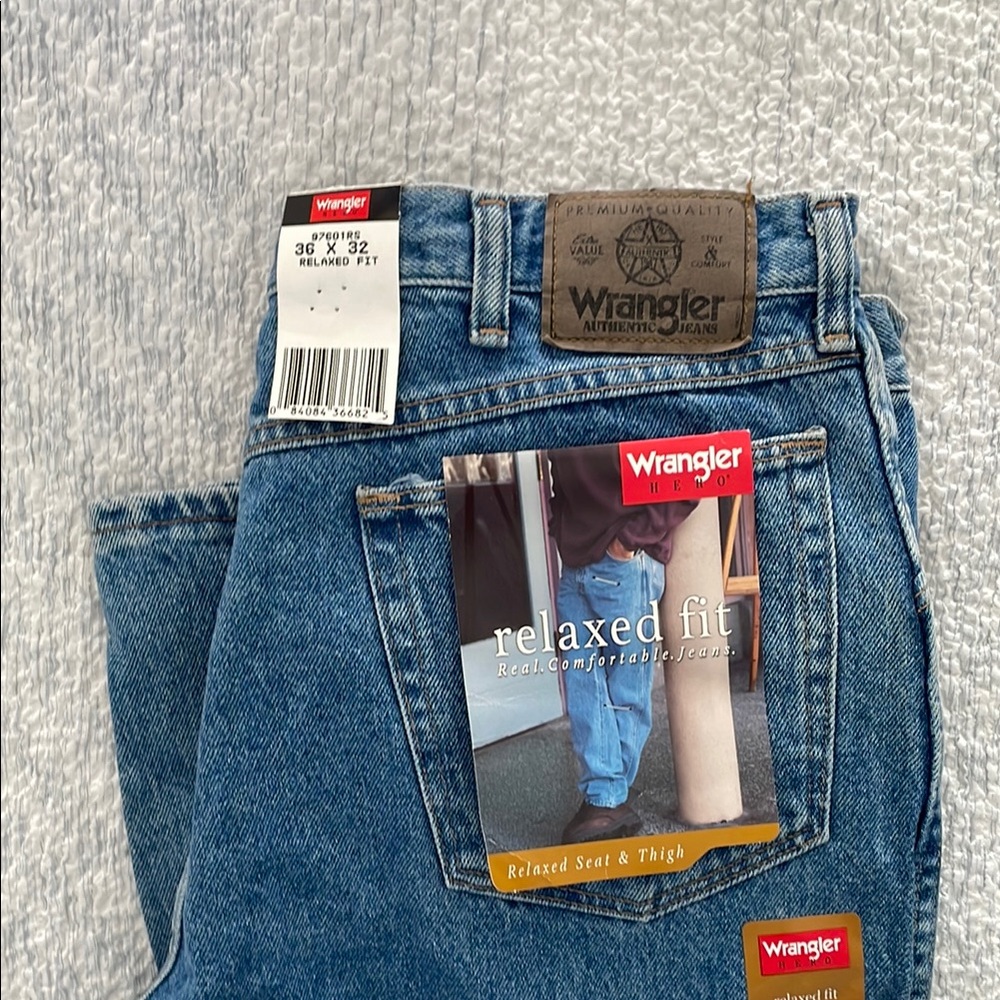 Wrangler Relaxed Fit Blue Jeans